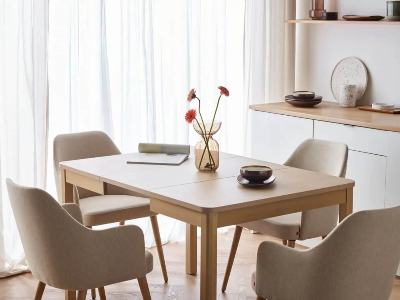 Proste i stylowe pomysły na dekorację stołu na co dzień