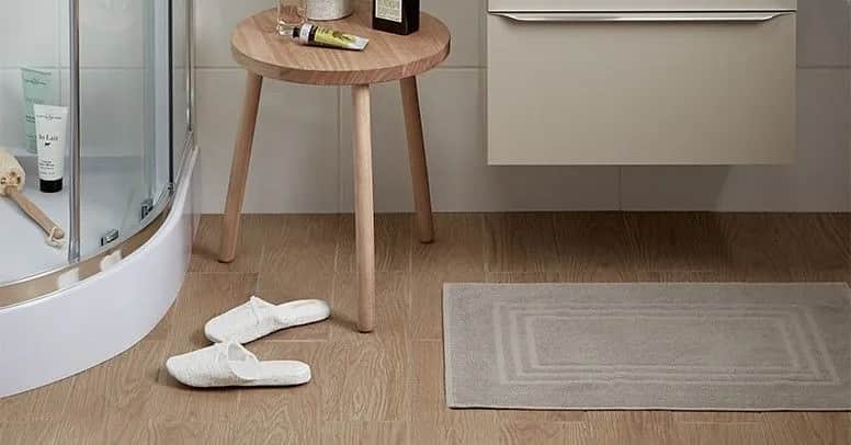 Płytki jak panele drewniane – piękno i trwałość w Twoim wnętrzu