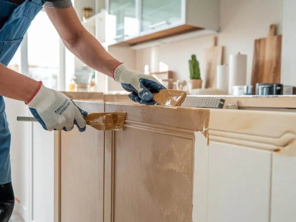 Jak odnowić szafki kuchenne z okleiny i zaoszczędzić na remoncie