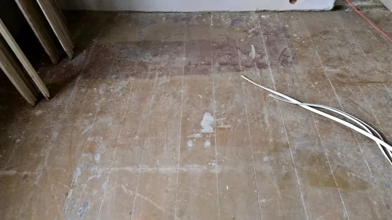 Co położyć na starą podłogę drewnianą, aby uniknąć kosztownych błędów