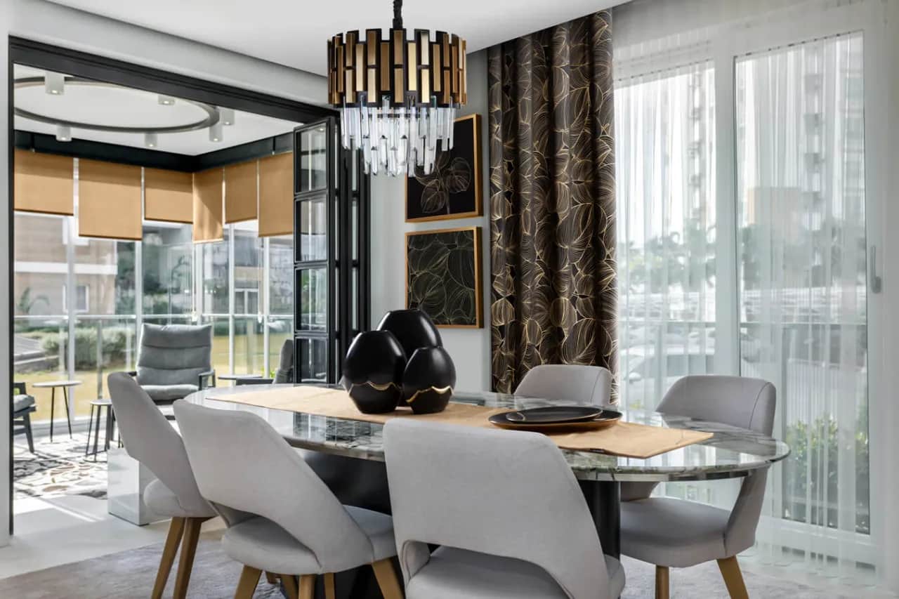 Co położyć na szklany stół, aby go ochronić i pięknie udekorować