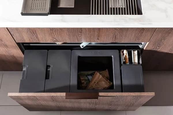 Jak zagospodarować szafkę pod zlewem i uniknąć bałaganu w kuchni